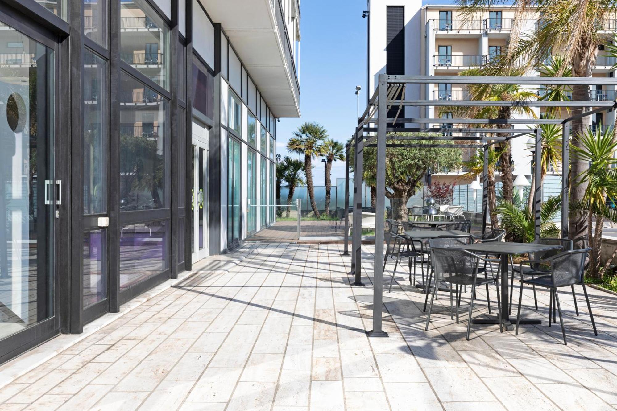 B&B Hotel Savona Exterior photo