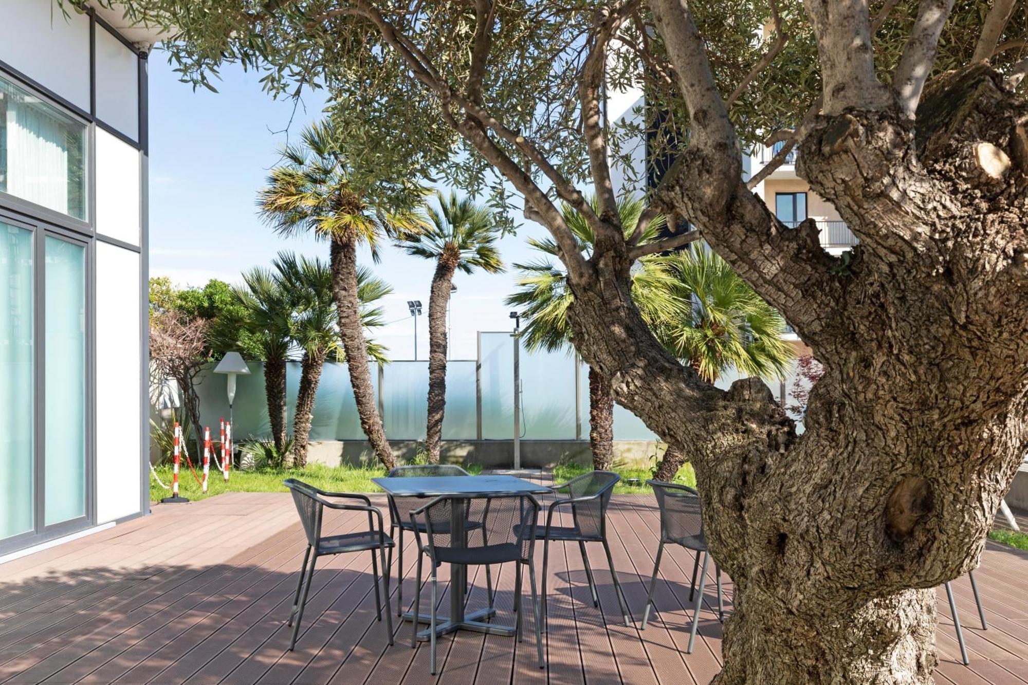 B&B Hotel Savona Exterior photo
