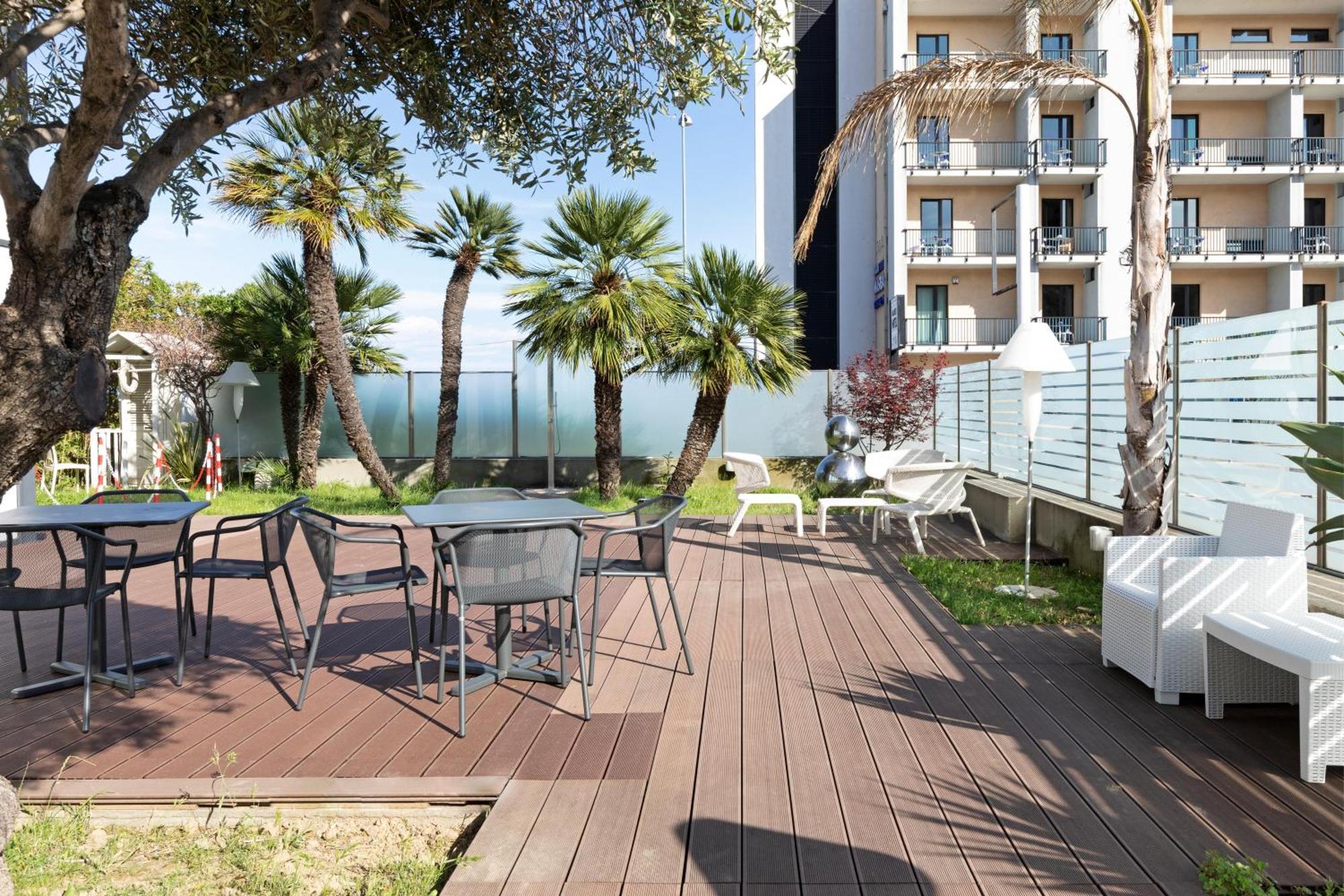 B&B Hotel Savona Exterior photo