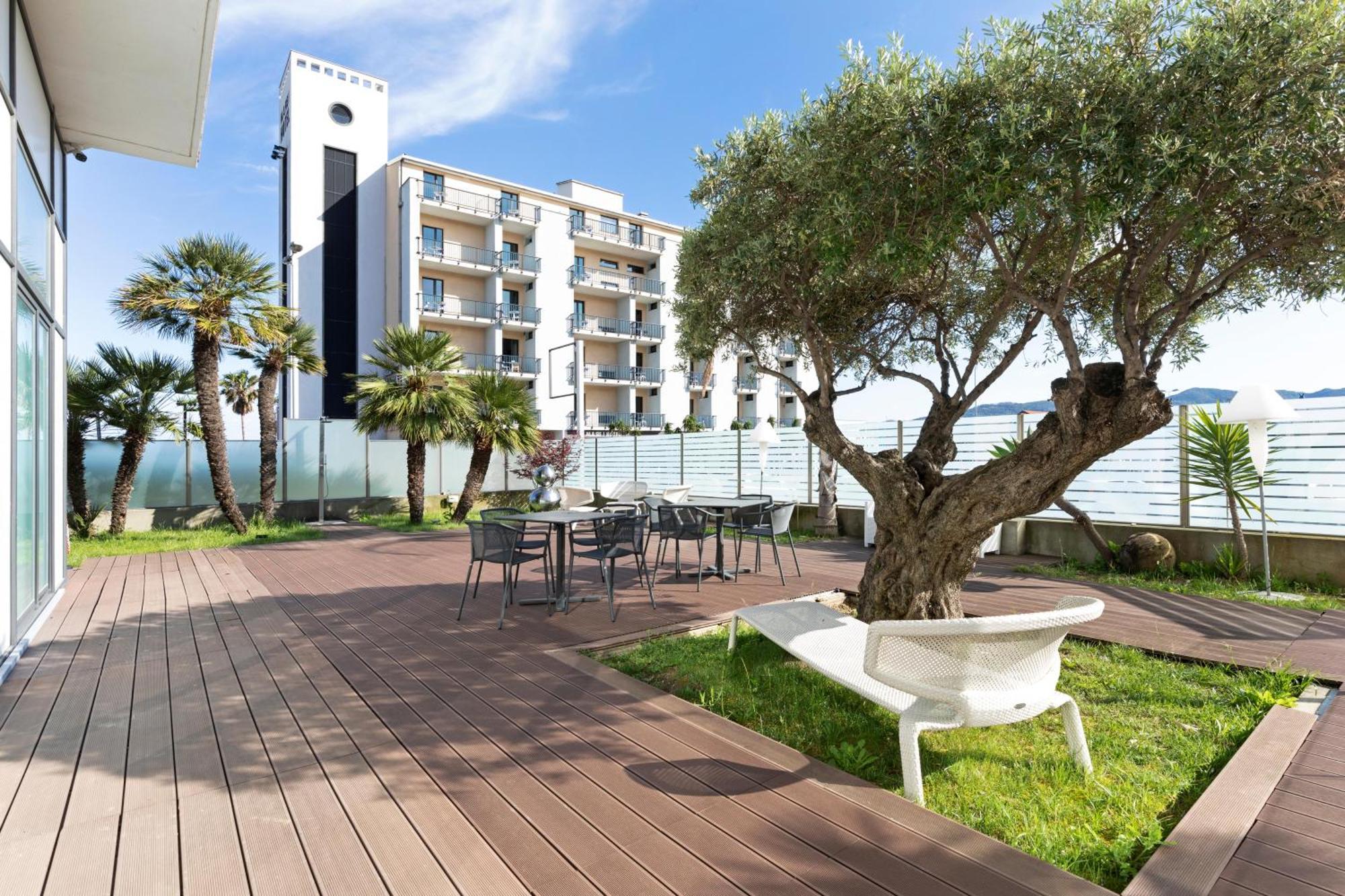 B&B Hotel Savona Exterior photo