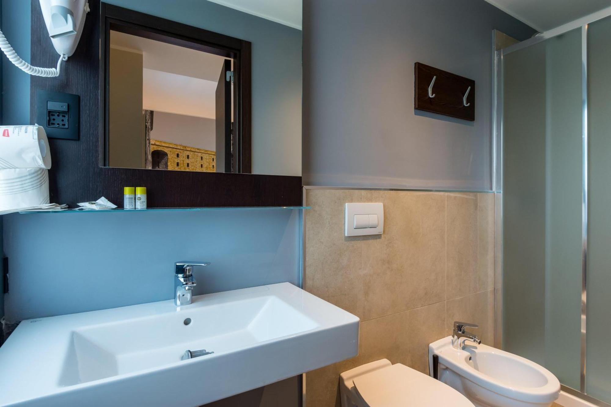 B&B Hotel Savona Exterior photo
